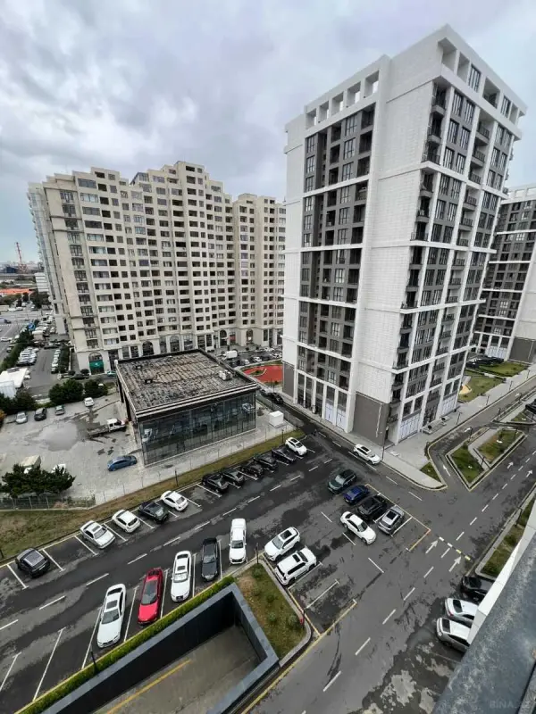 Satılır 3 otaqlı mənzil 136 m²