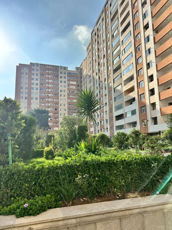 Satılır 4 otaqlı mənzil 190 m²