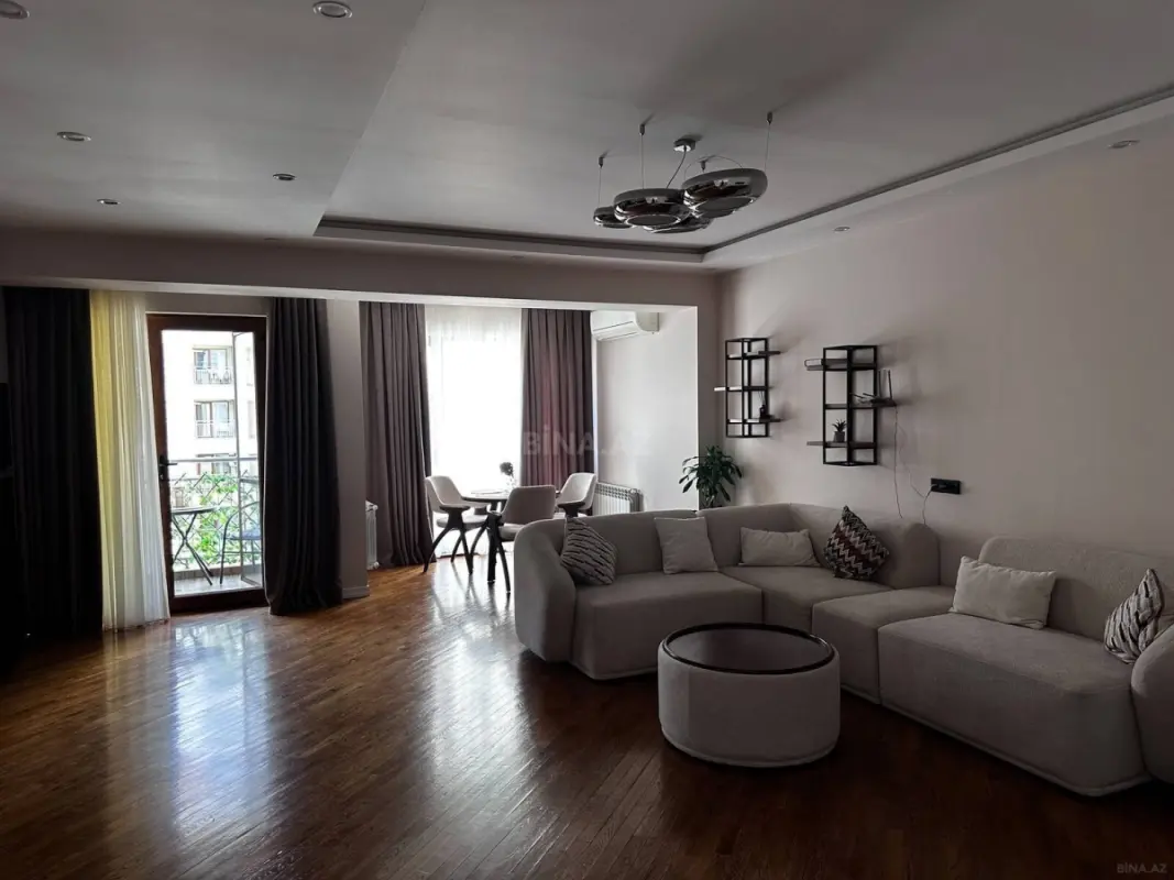 Kirayə verilir 3 otaqlı mənzil 150 m²
