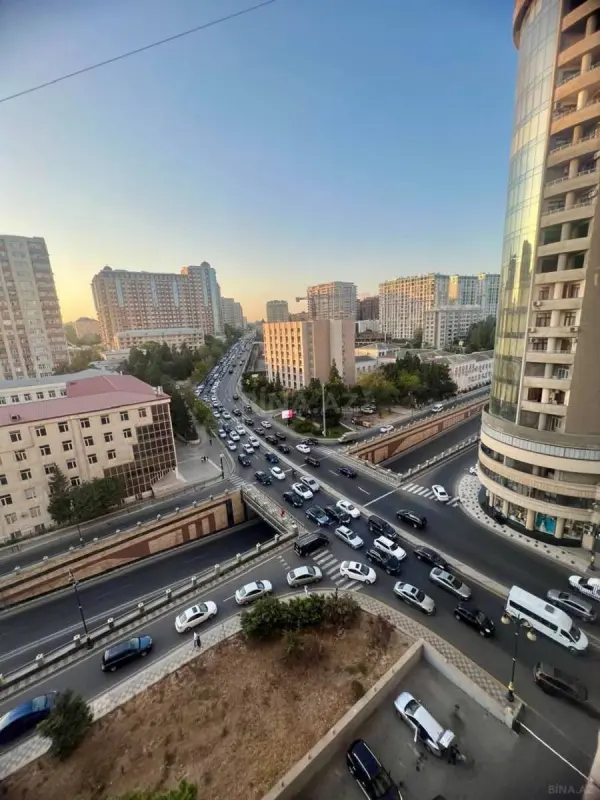 Satılır 3 otaqlı mənzil 135 m²