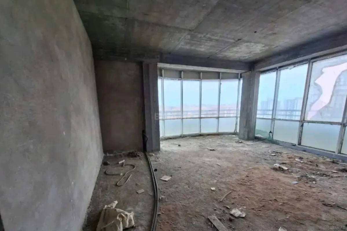 Satılır 3 otaqlı mənzil 210 m²