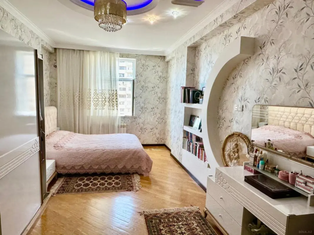 Satılır 3 otaqlı mənzil 130 m²