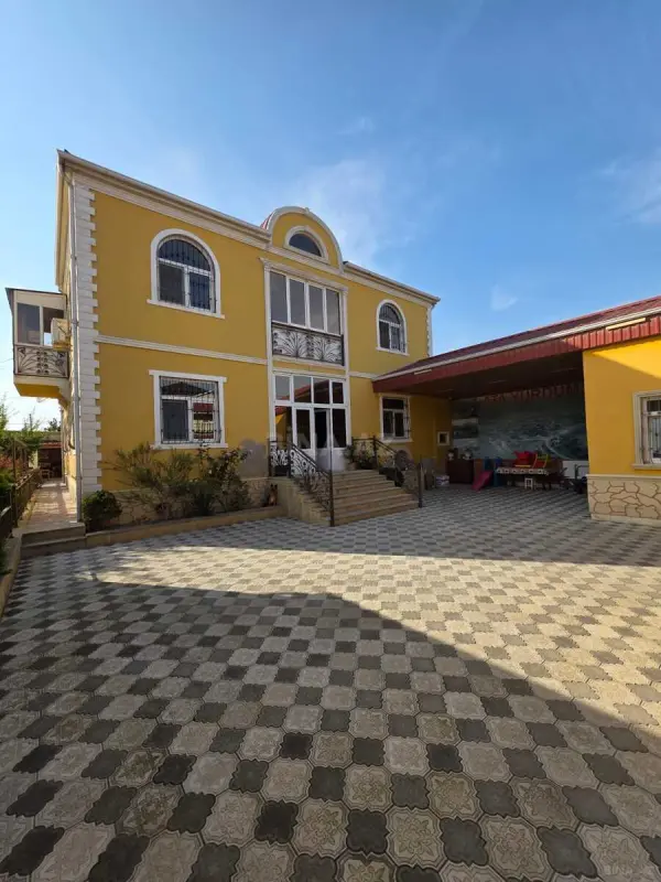 Satılır 6 otaqlı həyət evi 340 m²
