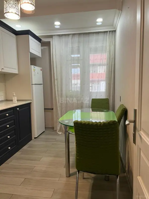 Kirayə verilir 2 otaqlı mənzil 84 m²
