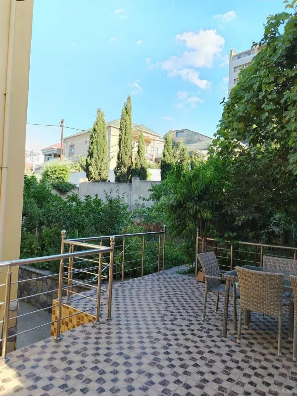 Satılır 6 otaqlı həyət evi 300 m²