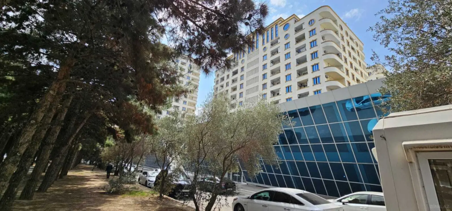 Satılır 3 otaqlı mənzil 130 m²