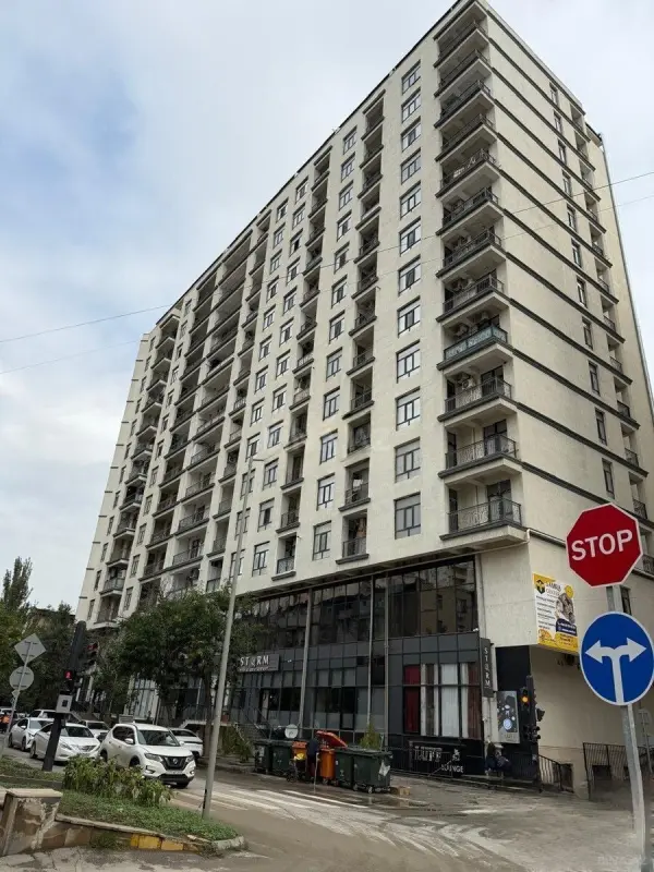 Satılır 3 otaqlı mənzil 155.5 m²