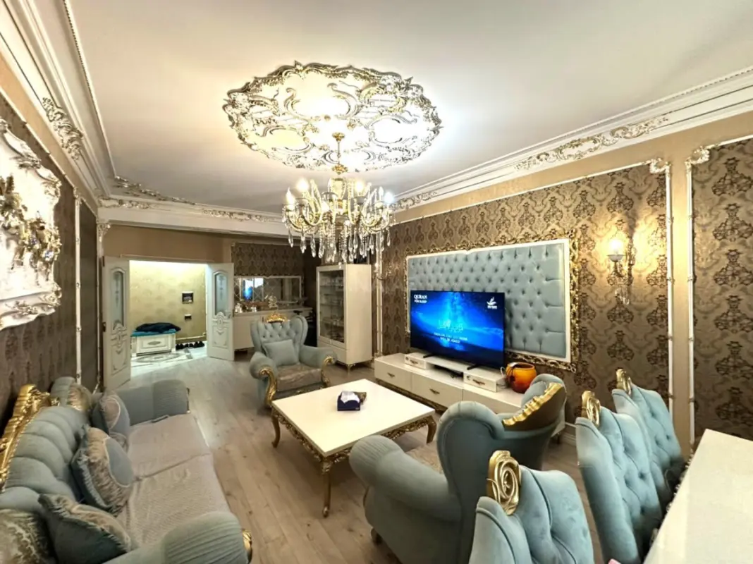 Satılır 3 otaqlı mənzil 130 m²
