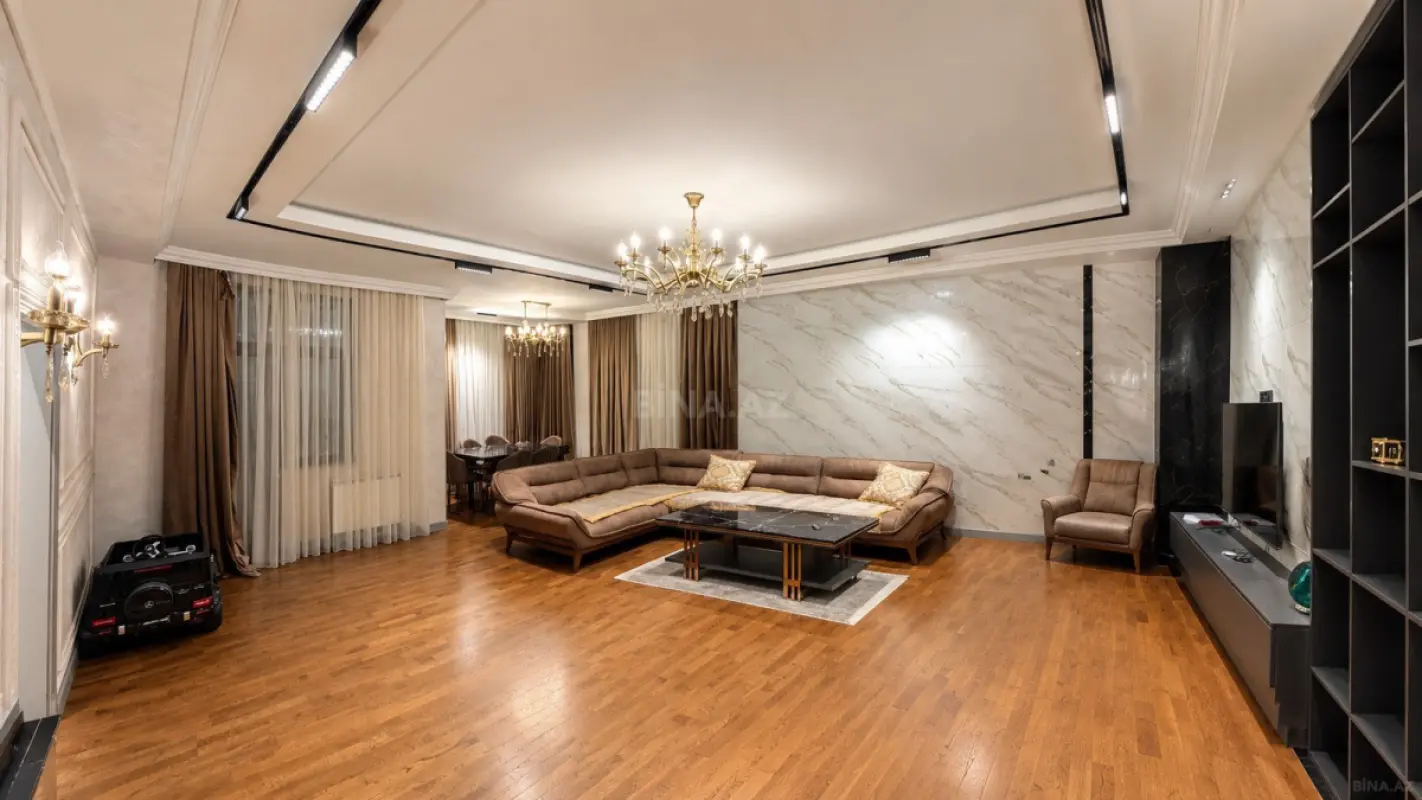 Satılır 3 otaqlı mənzil 136 m²