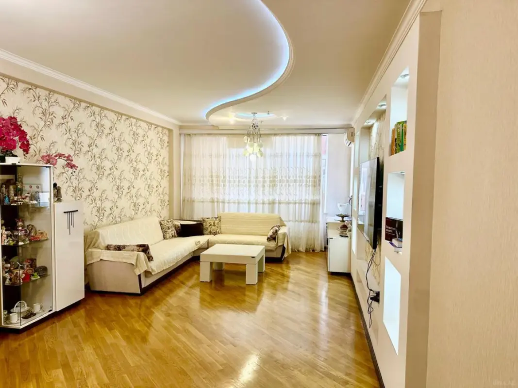 Satılır 3 otaqlı mənzil 135 m²
