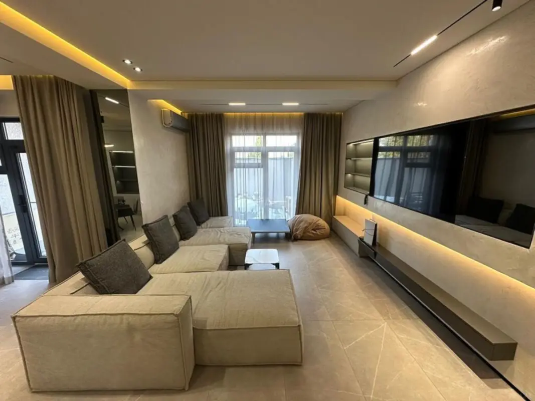 Kirayə verilir 4 otaqlı mənzil 160 m²