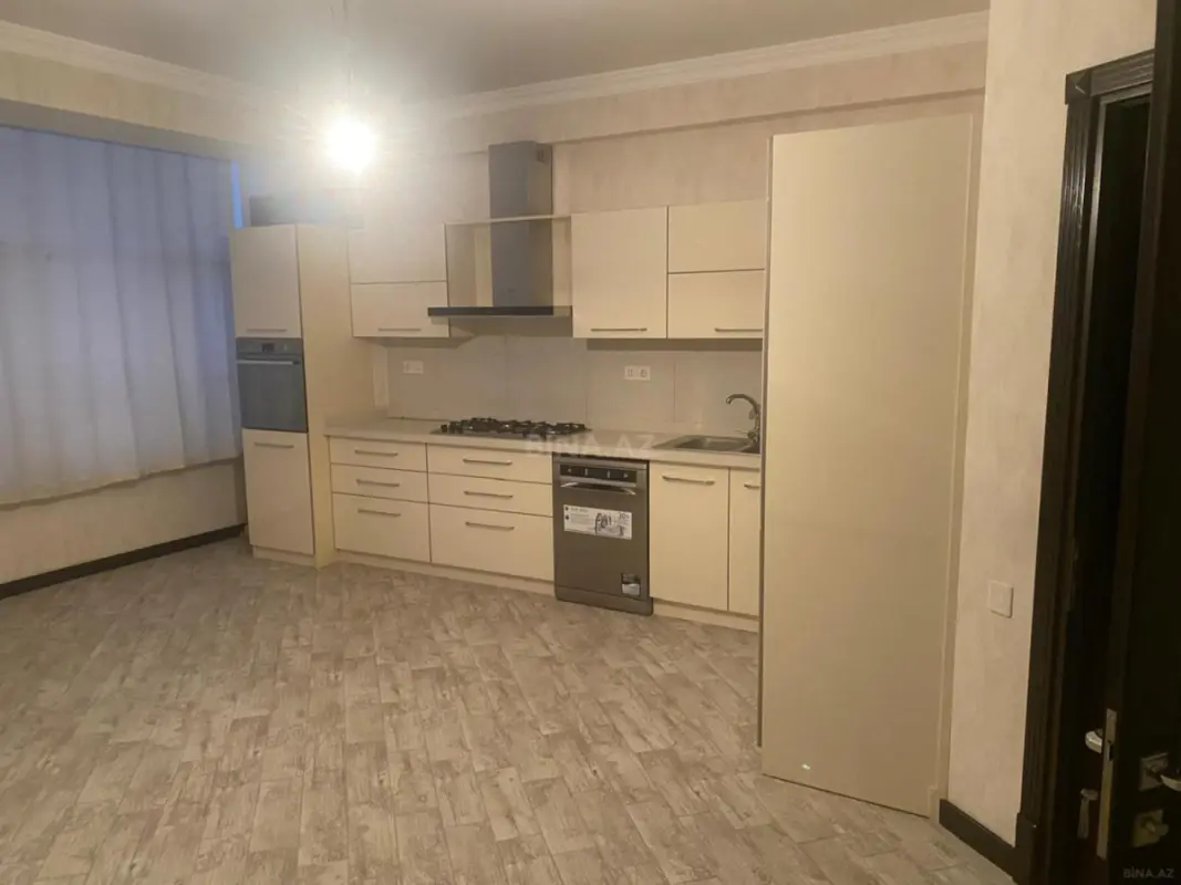 Satılır 4 otaqlı mənzil 205 m²