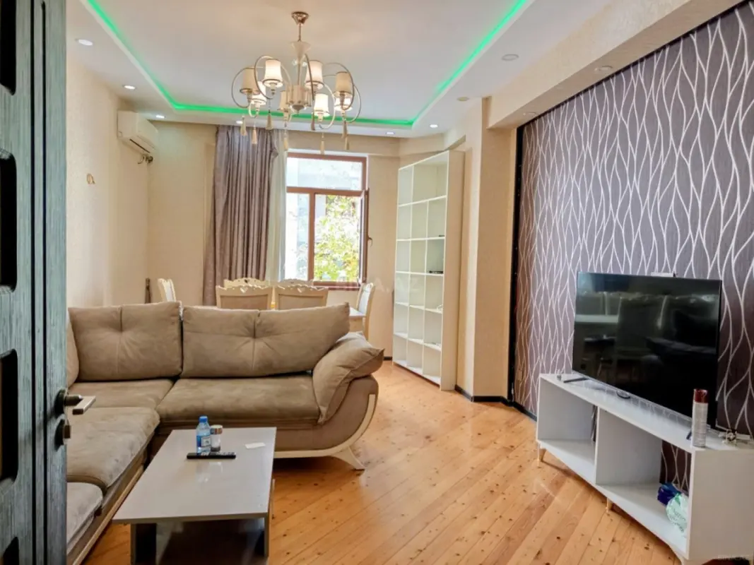 Kirayə verilir 3 otaqlı mənzil 120 m²