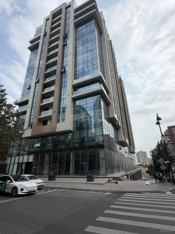 Satılır 3 otaqlı mənzil 185 m²