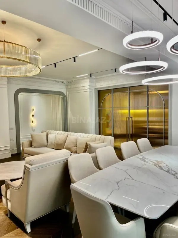 Satılır 3 otaqlı mənzil 176 m²