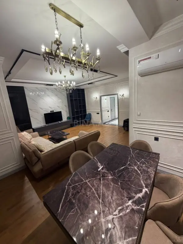 Satılır 3 otaqlı mənzil 136 m²