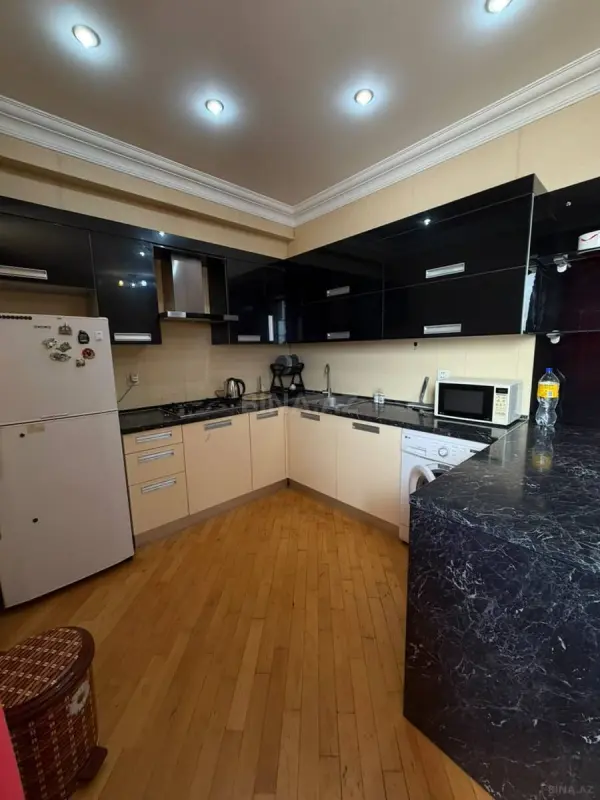 Kirayə verilir 2 otaqlı mənzil 80 m²