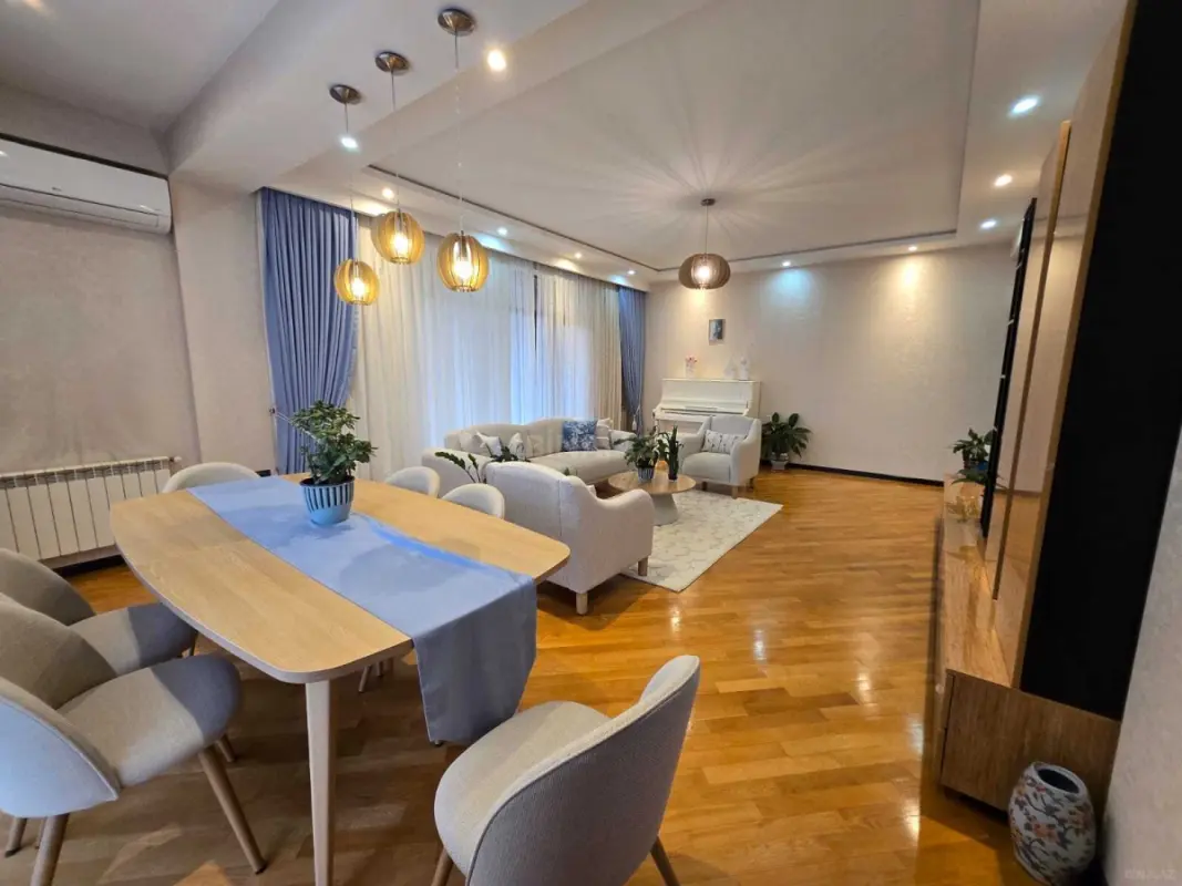 Satılır 3 otaqlı mənzil 140 m²