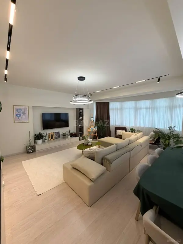 Satılır 3 otaqlı mənzil 135 m²