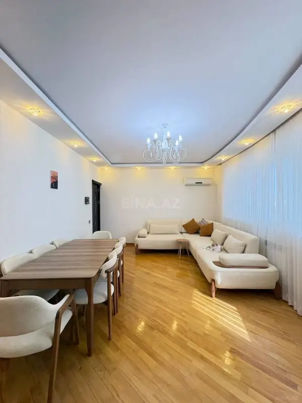 Satılır 4 otaqlı mənzil 130 m²