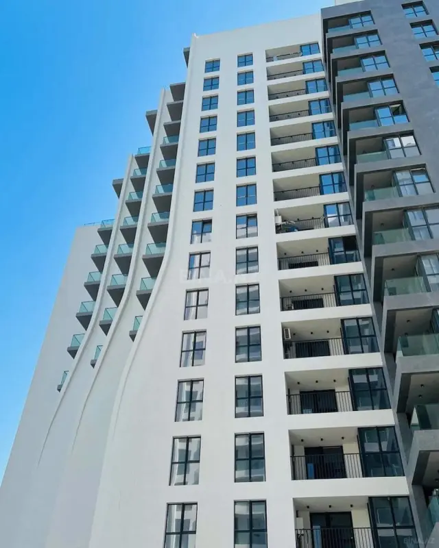 Satılır 5 otaqlı mənzil 230 m²