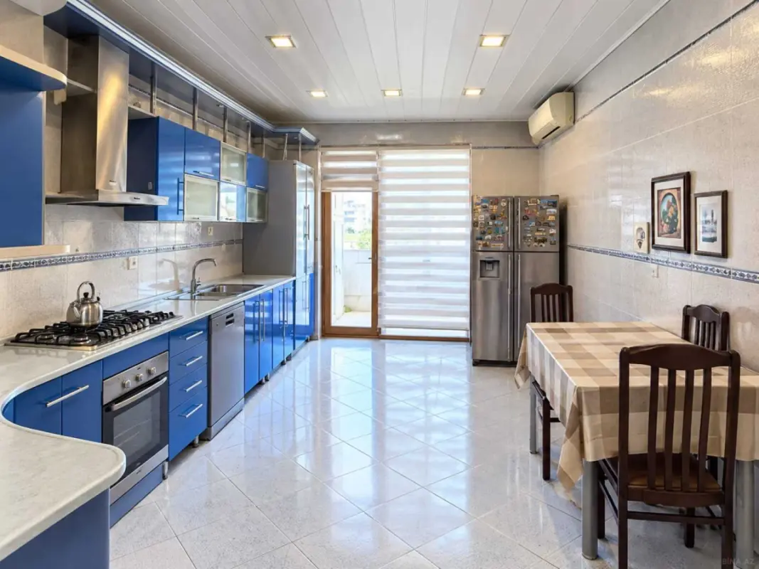 Satılır 3 otaqlı mənzil 143 m²