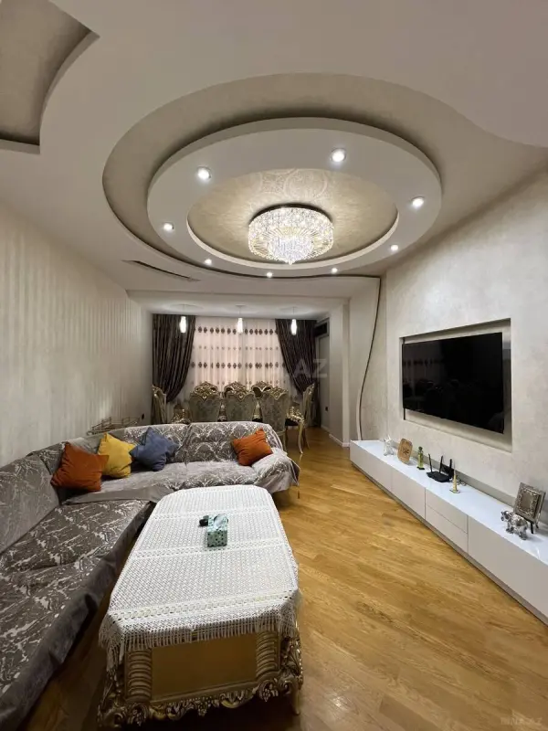 Satılır 3 otaqlı mənzil 140 m²