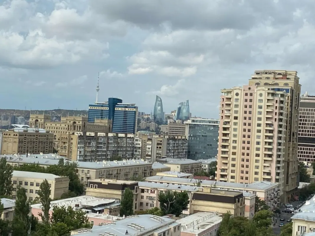 Kirayə verilir 4 otaqlı mənzil 160 m²