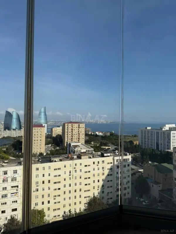 Satılır 3 otaqlı mənzil 145 m²