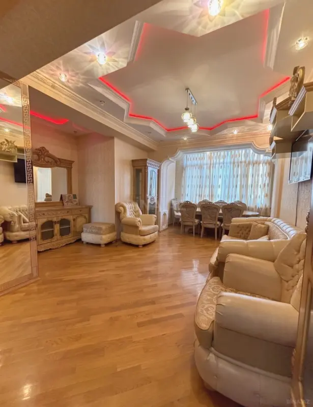Kirayə verilir 4 otaqlı mənzil 160 m²