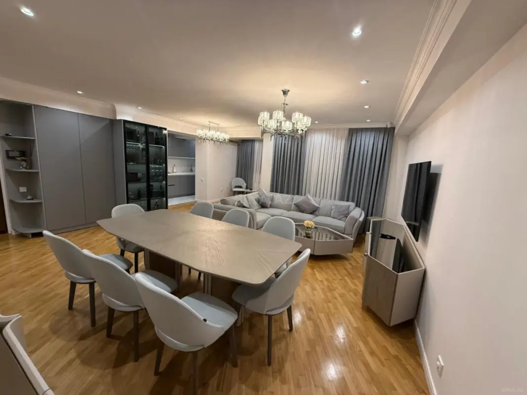 Satılır 4 otaqlı mənzil 120 m²
