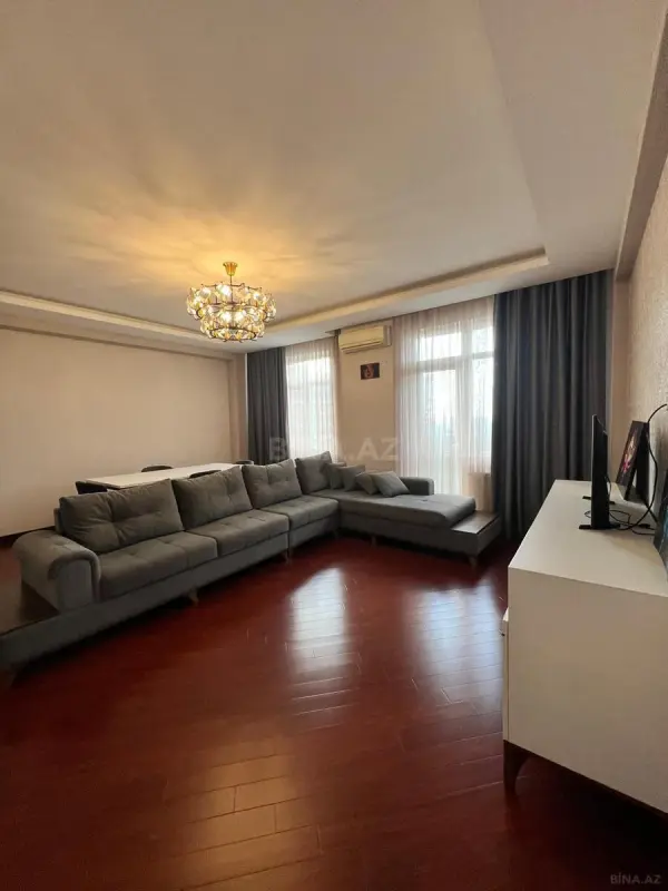 Kirayə verilir 3 otaqlı mənzil 130 m²