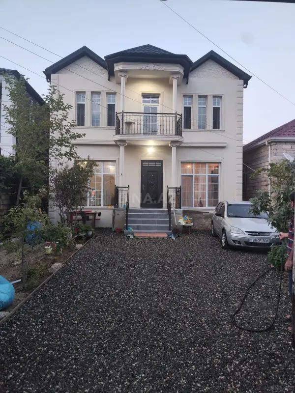 Satılır 7 otaqlı həyət evi 240 m²