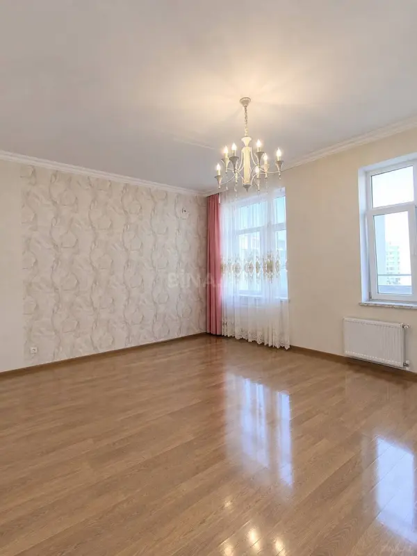 Satılır 4 otaqlı mənzil 115 m²