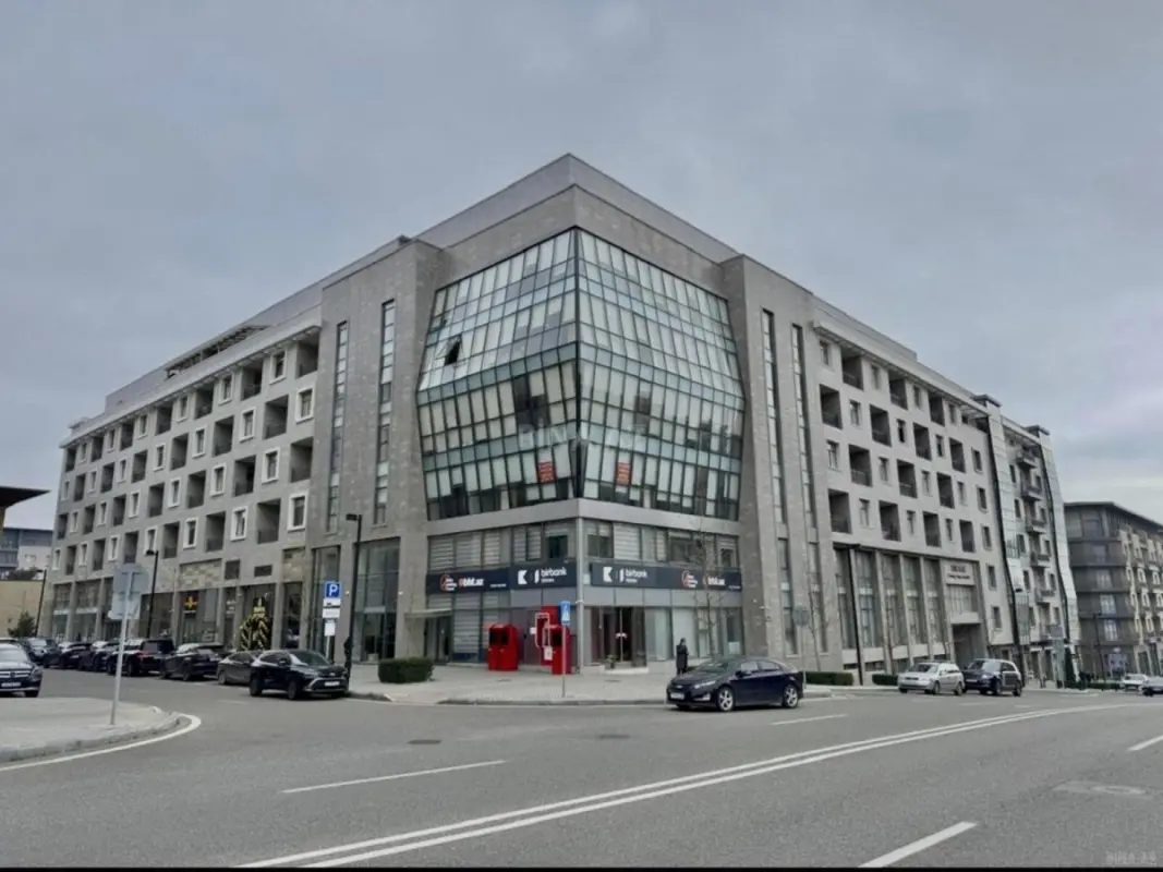 Satılır 5 otaqlı mənzil 750 m²