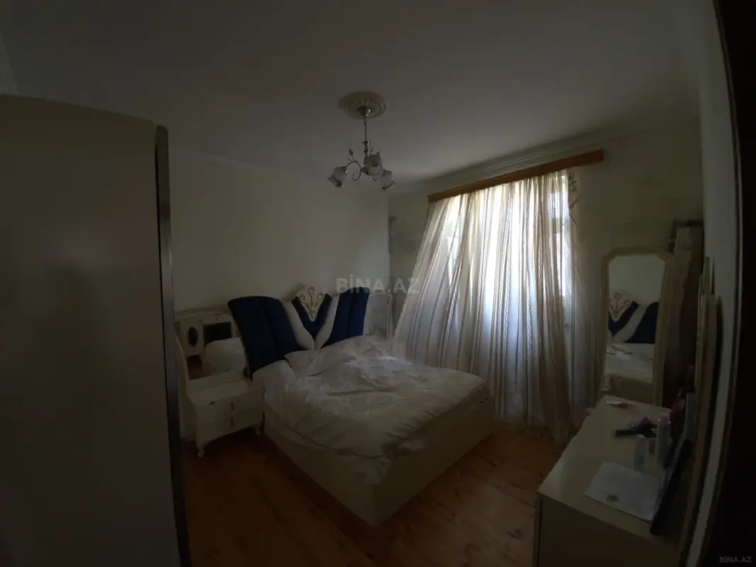 Satılır 8 otaqlı həyət evi 216 m²