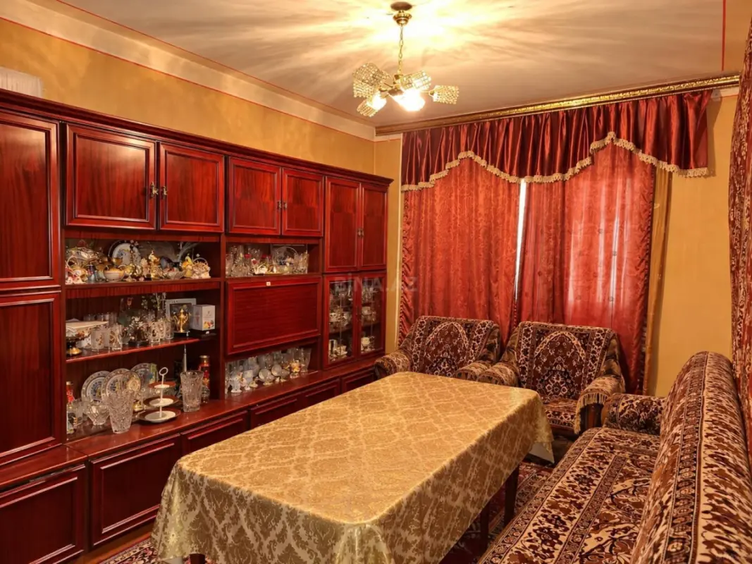 Satılır 4 otaqlı mənzil 110 m²