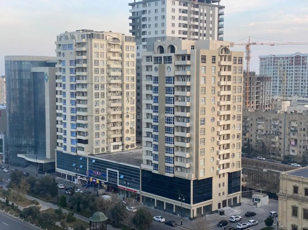 Kirayə verilir 3 otaqlı mənzil 147 m²