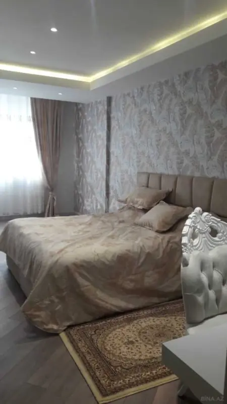 Kirayə verilir 3 otaqlı mənzil 180 m²