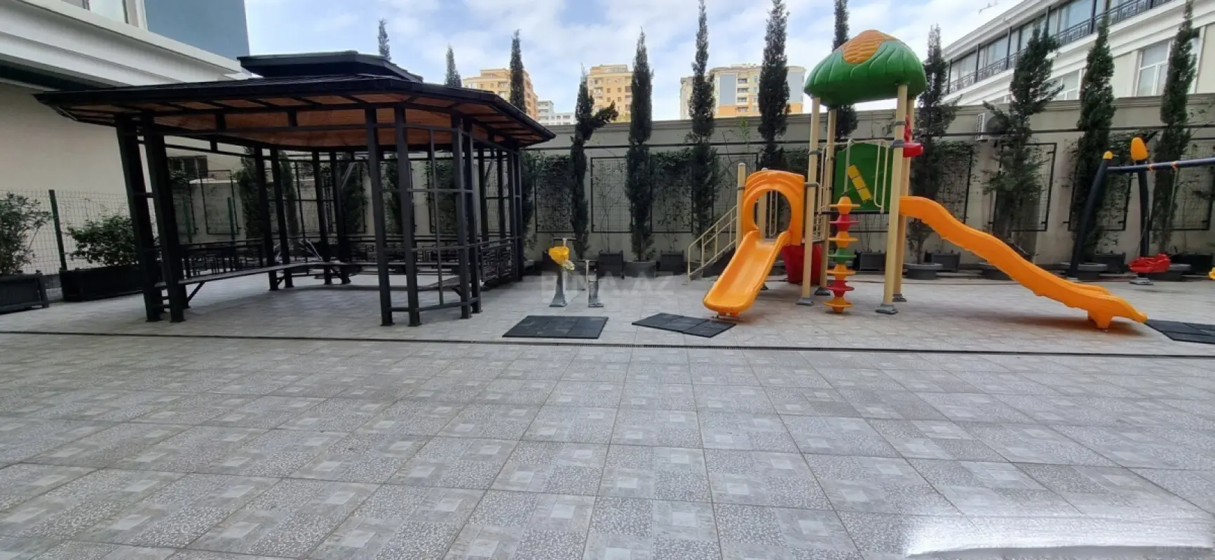 Satılır 2 otaqlı mənzil 84 m²