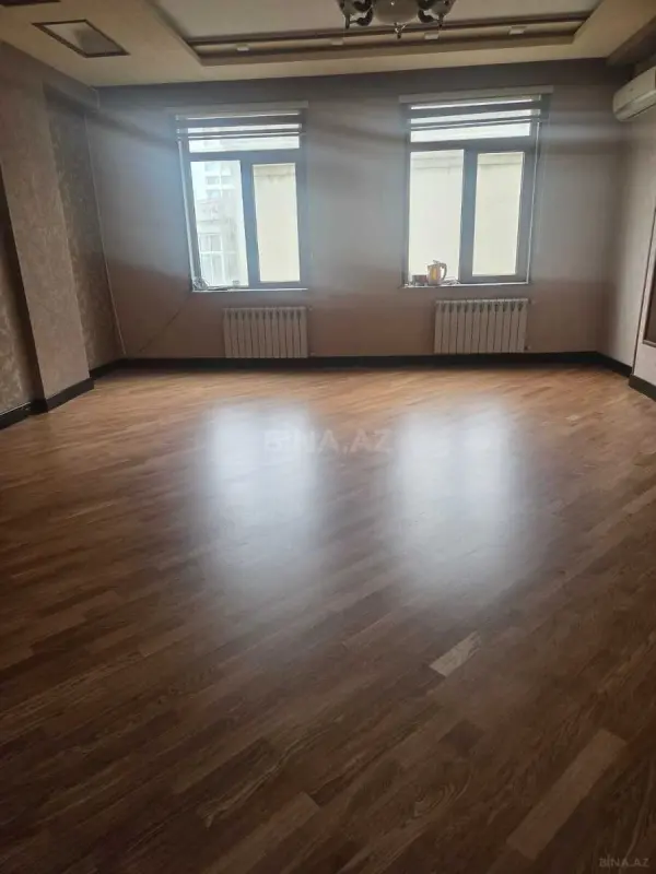 Satılır 3 otaqlı mənzil 142 m²