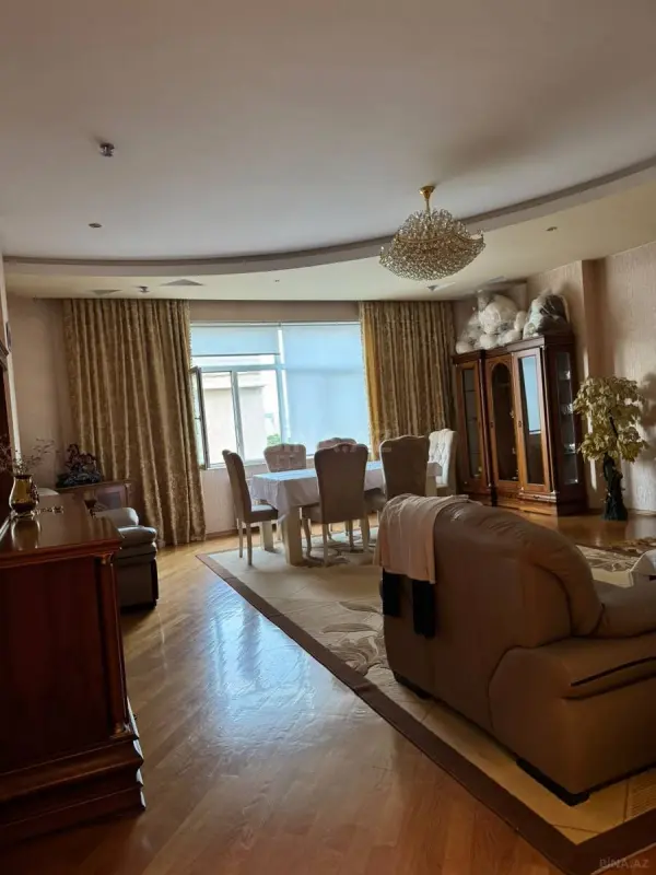 Kirayə verilir 3 otaqlı mənzil 135 m²