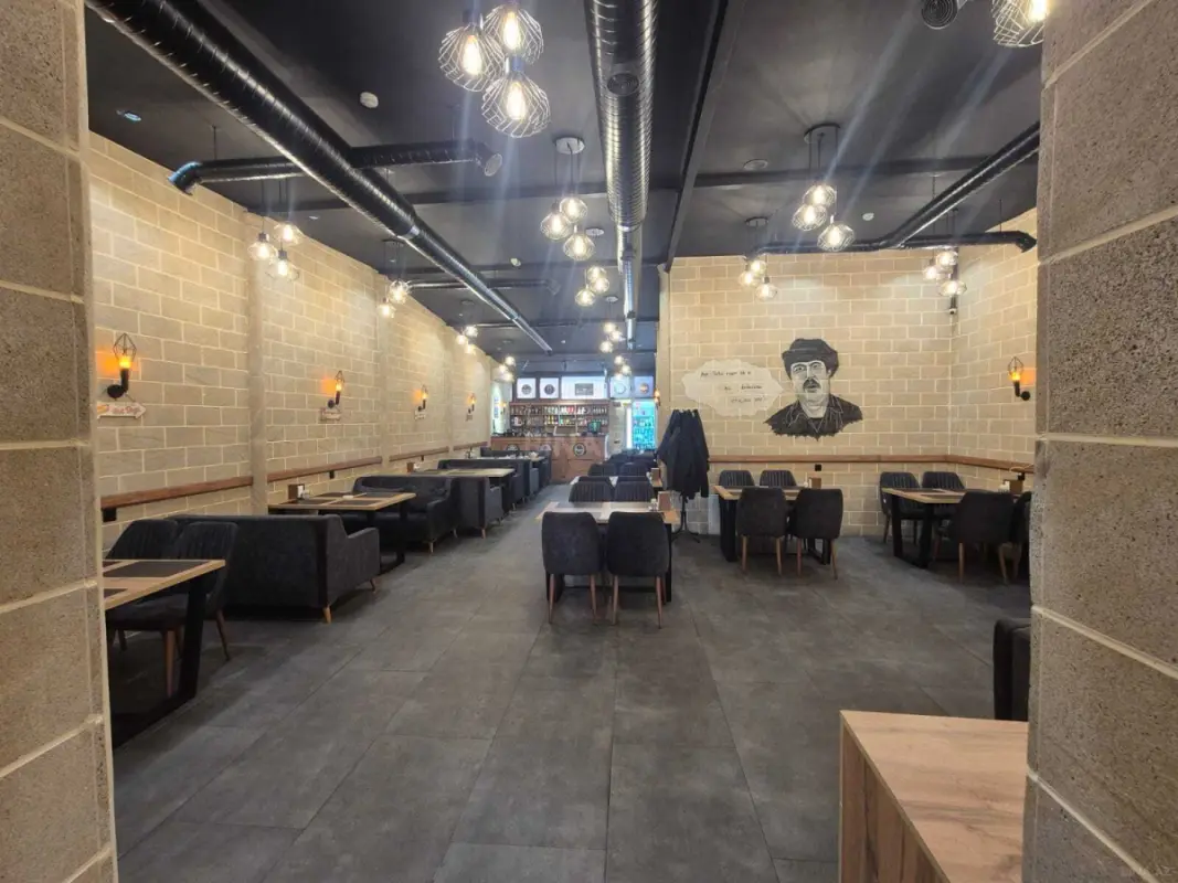 Satılır obyekt 180 m²
