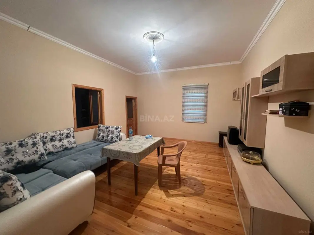 Satılır 6 otaqlı həyət evi 200 m²