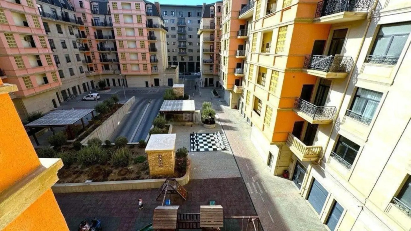 Satılır 3 otaqlı mənzil 135 m²