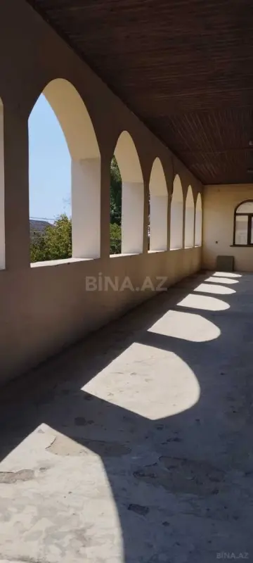 Satılır 7 otaqlı həyət evi 900 m²