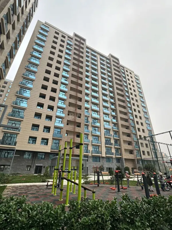 Satılır 3 otaqlı mənzil 121 m²