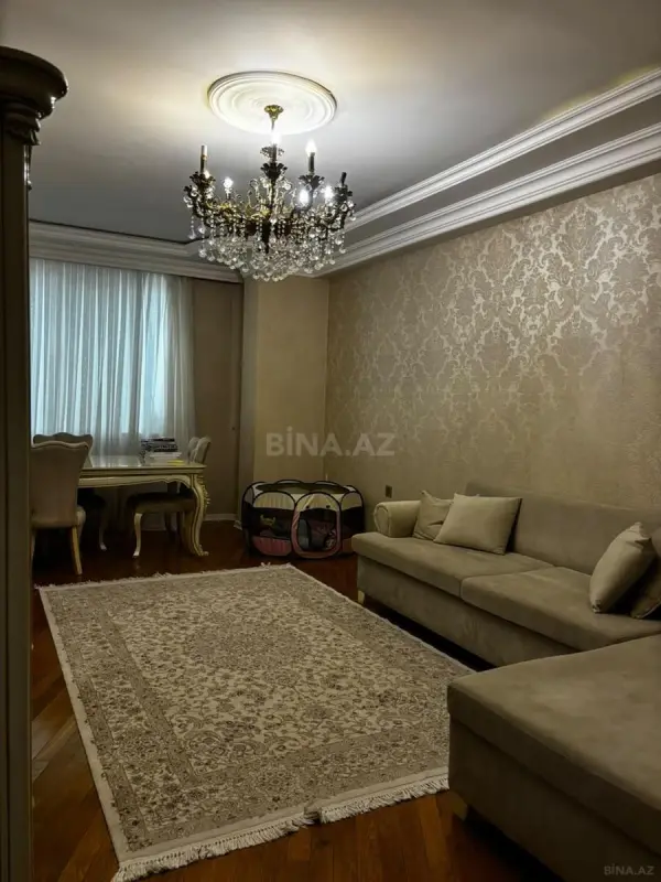 Satılır 3 otaqlı mənzil 135 m²
