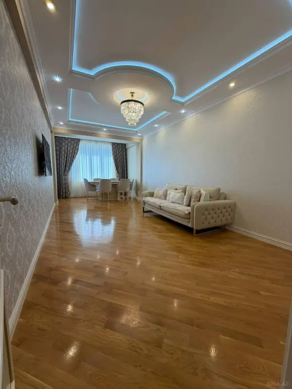 Satılır 3 otaqlı mənzil 133 m²