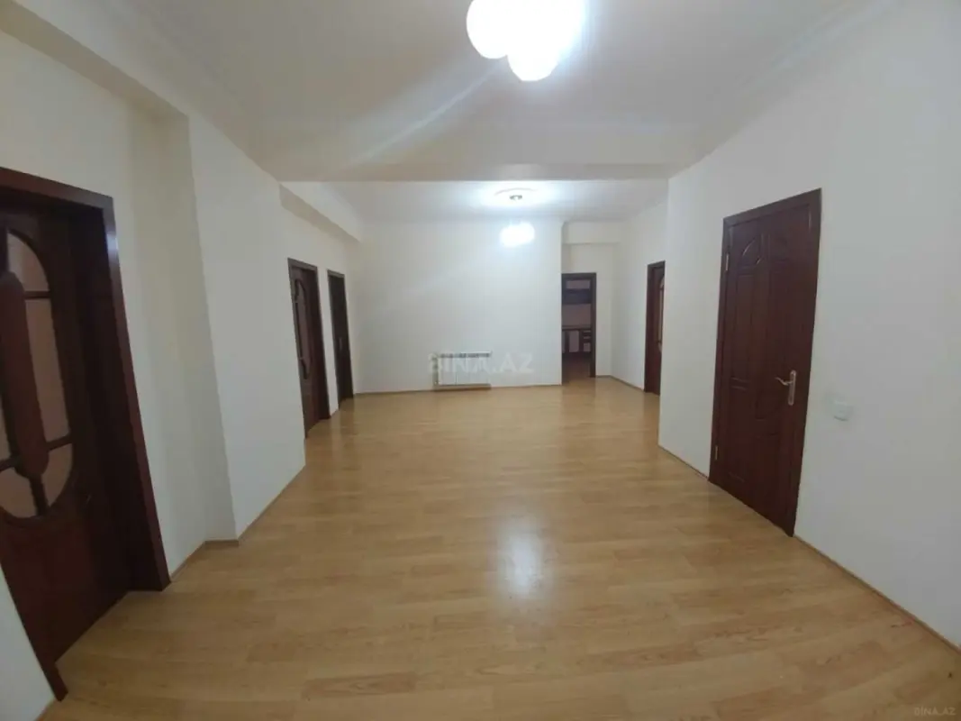 Kirayə verilir 4 otaqlı mənzil 200 m²